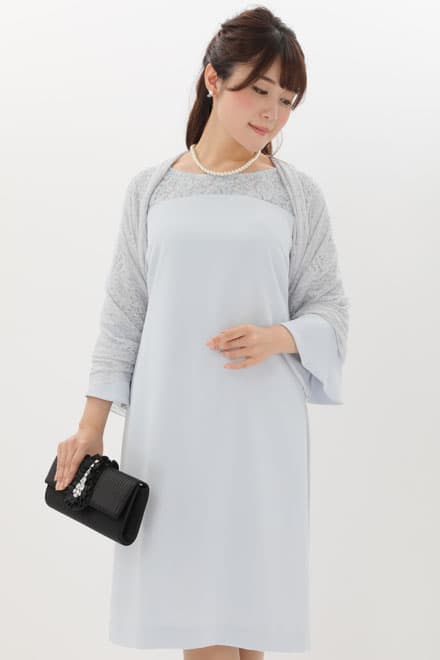 ブルーのベルスリーブIラインドレス