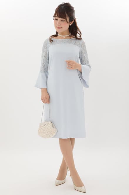 ブルーのベルスリーブIラインドレス