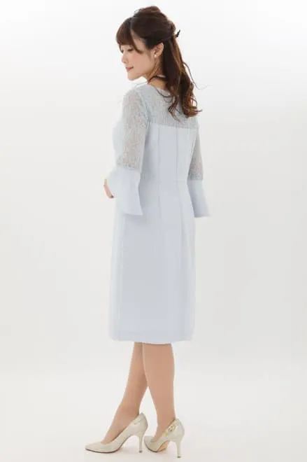 ブルーのベルスリーブIラインドレス