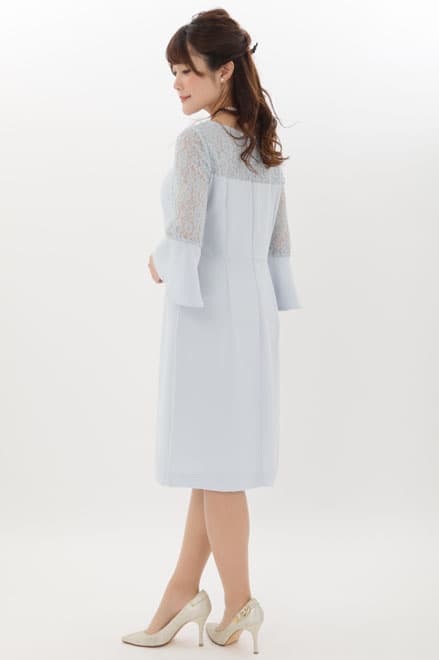 ブルーのベルスリーブIラインドレス