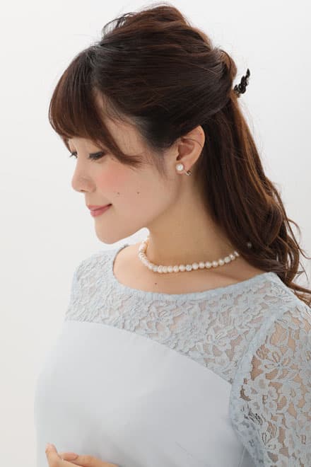 ブルーのベルスリーブIラインドレス