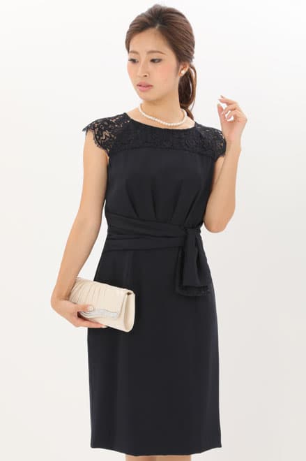 ネイビーのショルダーレースタイトドレス