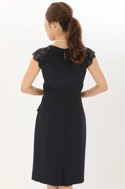 ネイビーのショルダーレースタイトドレス