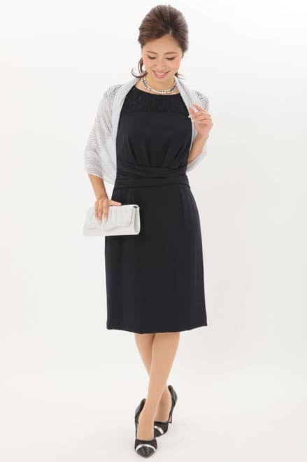 ネイビーのショルダーレースタイトドレス