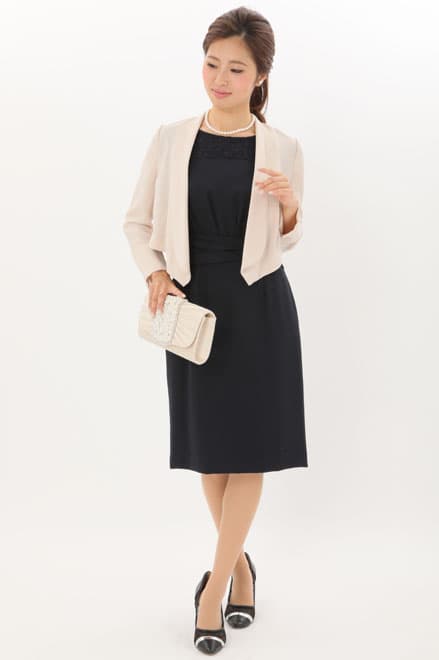 ネイビーのショルダーレースタイトドレス