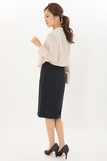 ネイビーのショルダーレースタイトドレス