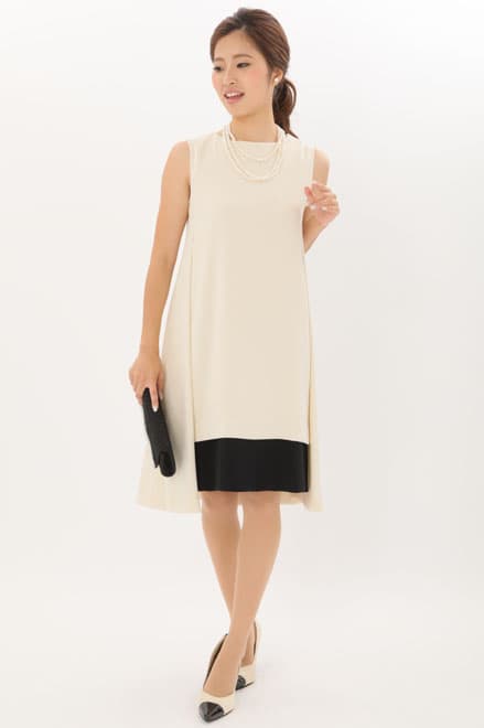 ライトベージュ×ブラックの配色テントラインドレス