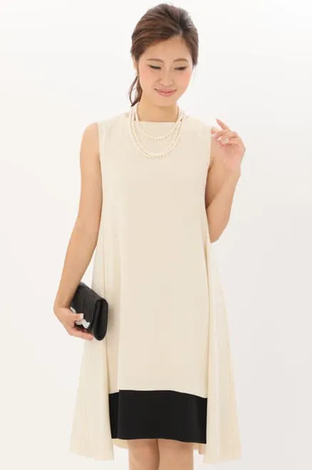 ライトベージュ×ブラックの配色テントラインドレス