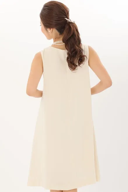 ライトベージュ×ブラックの配色テントラインドレス