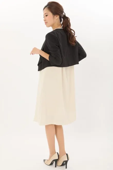 ライトベージュ×ブラックの配色テントラインドレス