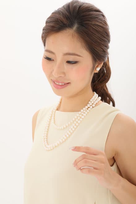 ライトベージュ×ブラックの配色テントラインドレス