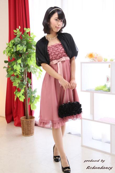 ブラックの胸元フリルボレロ