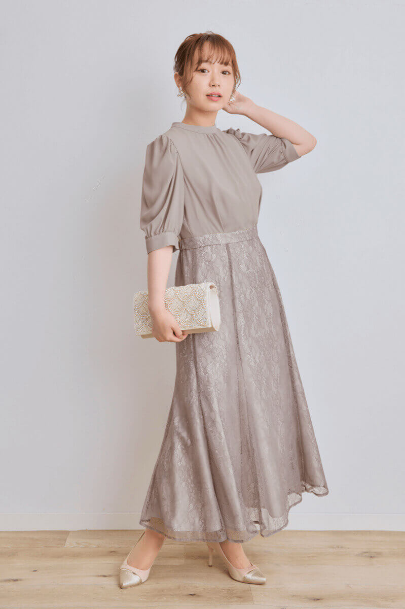 グレージュのプチハイネックマーメイドドレス