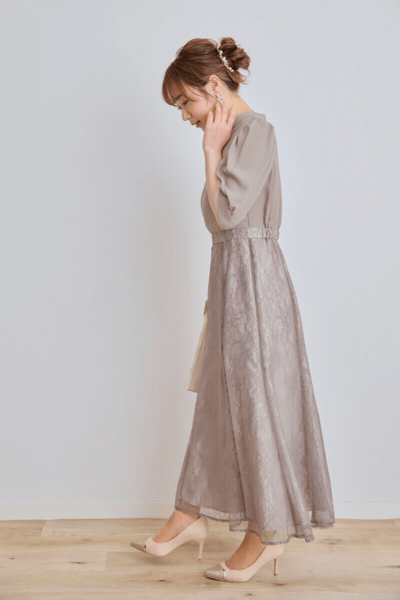 グレージュのプチハイネックマーメイドドレス