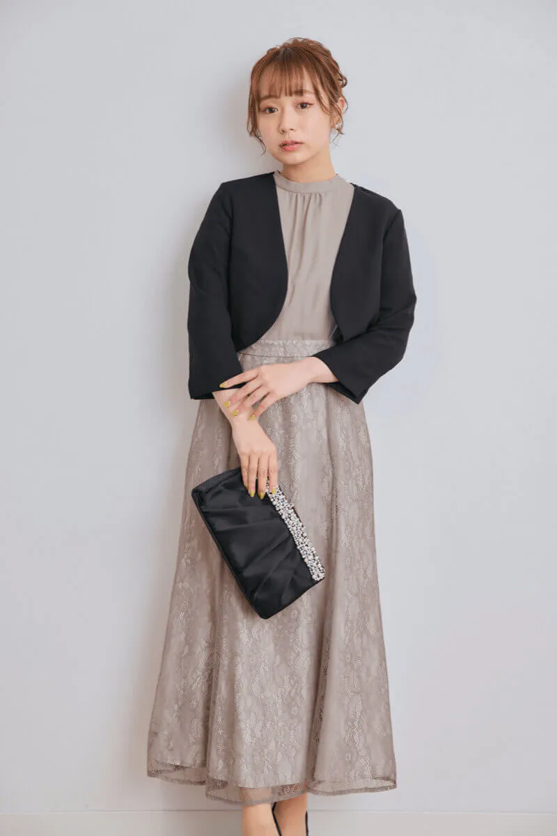 グレージュのプチハイネックマーメイドドレス