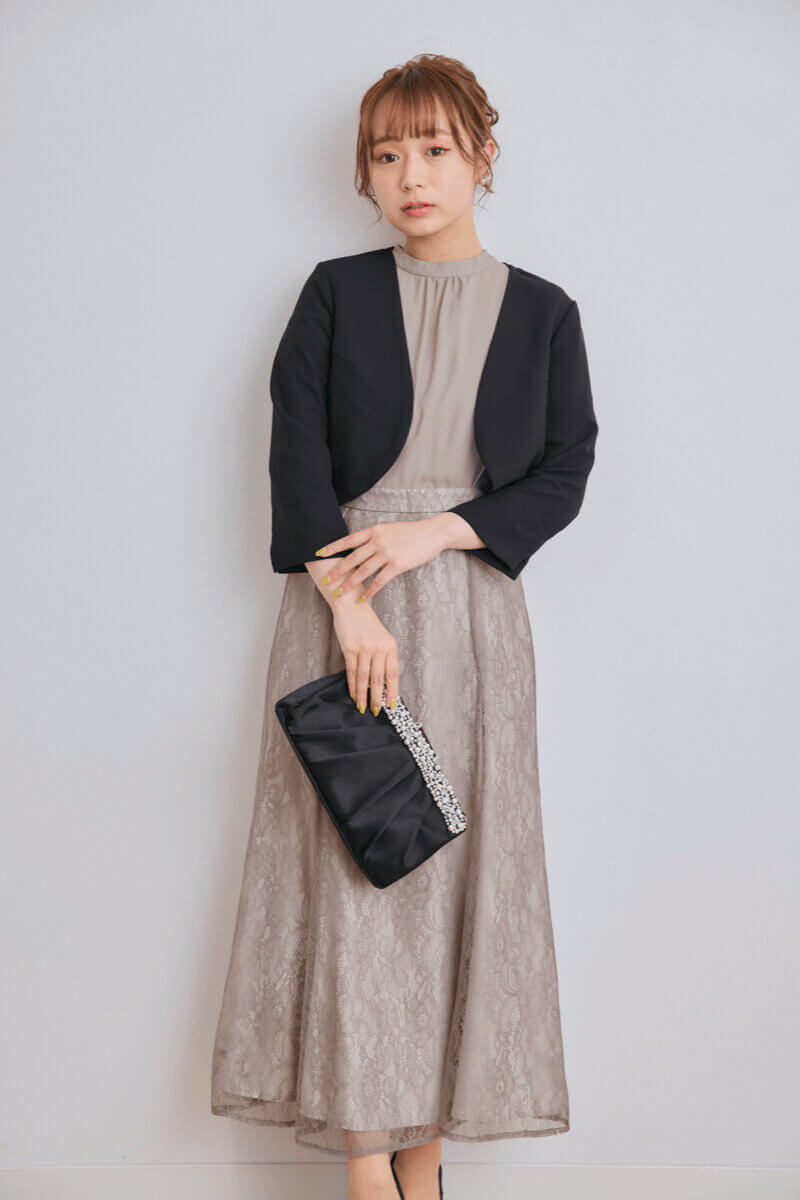 グレージュのプチハイネックマーメイドドレス