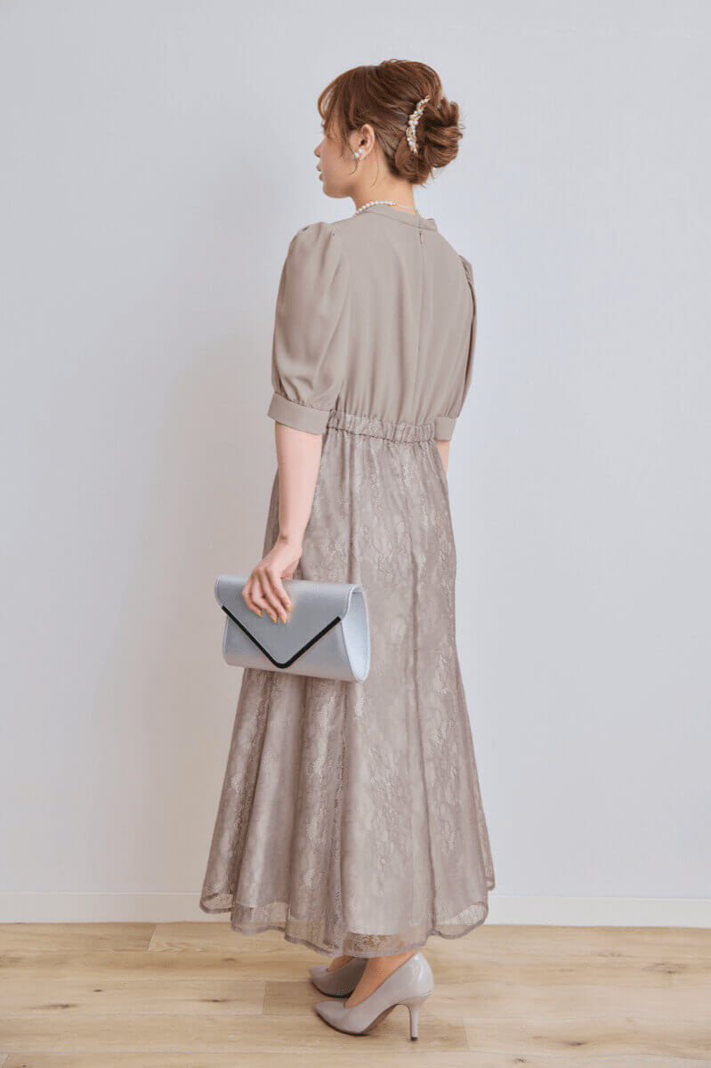 グレージュのプチハイネックマーメイドドレス