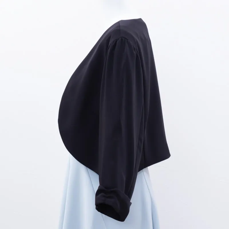 ブラックのV開きシンプルボレロ