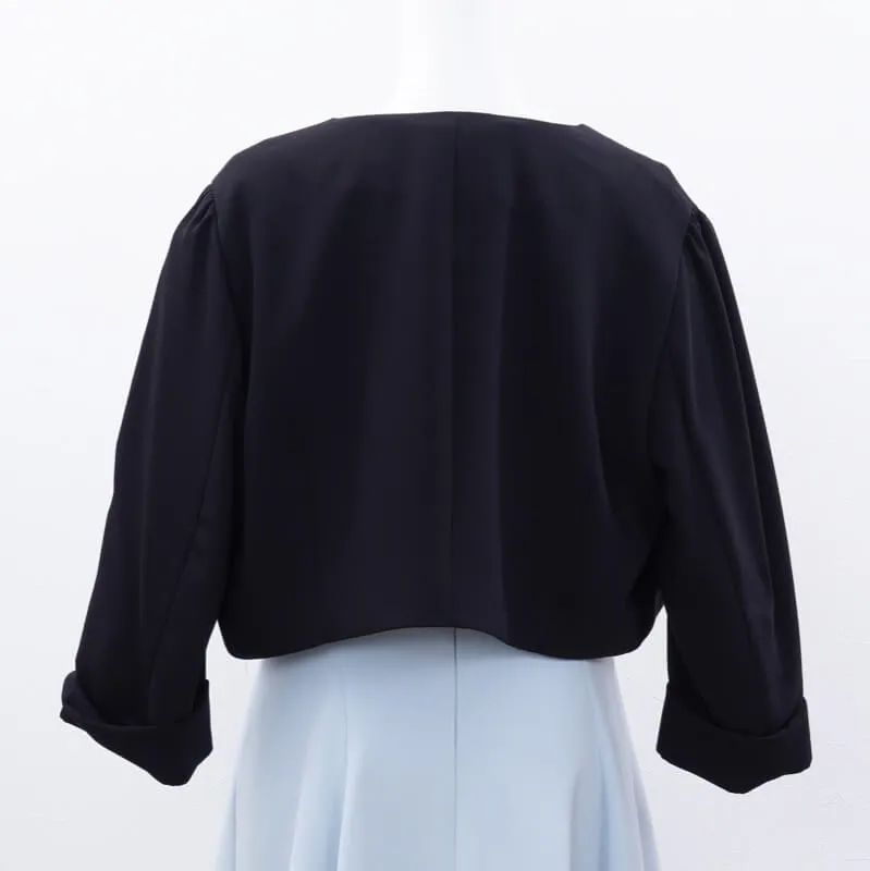 ブラックのV開きシンプルボレロ