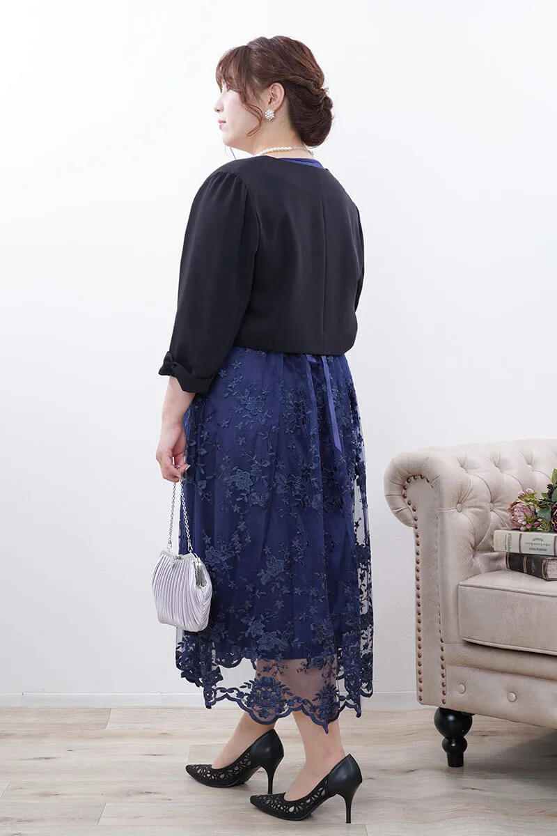 ネイビーのフラワースカラップレースドレス