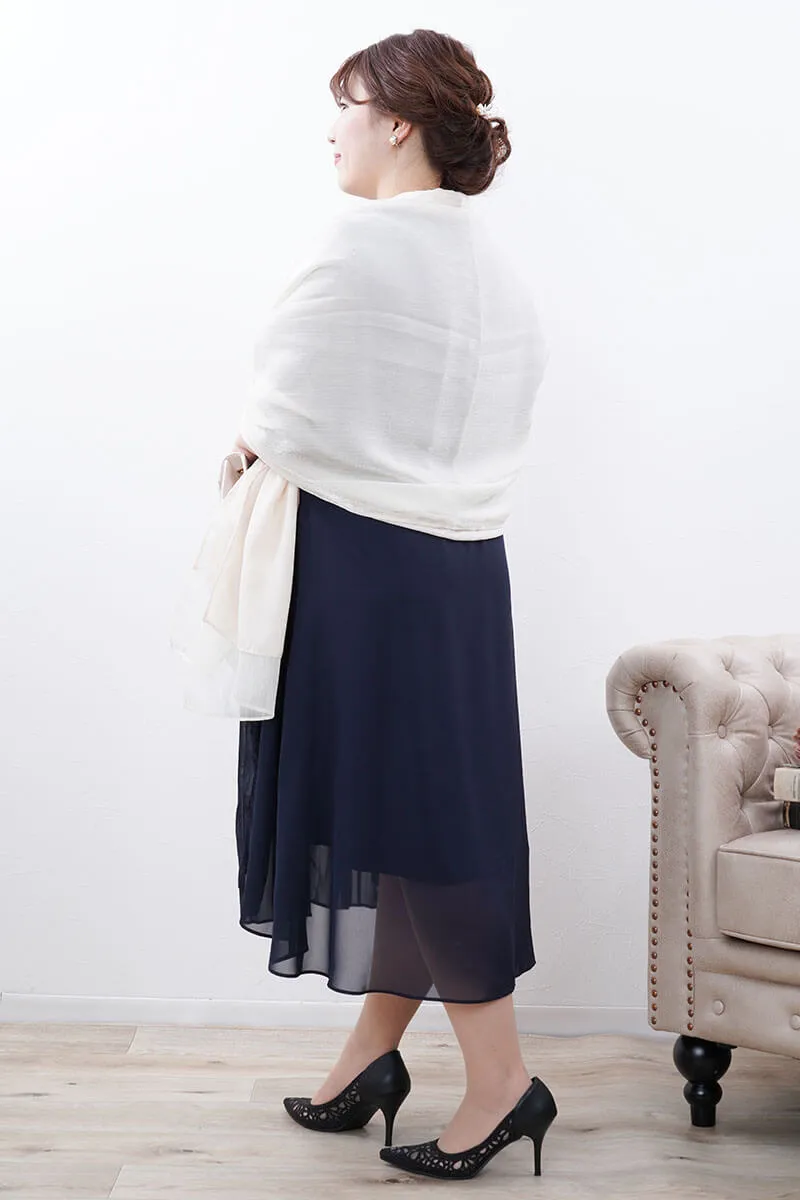 ネイビーのフィッシュテールシフォンドレス