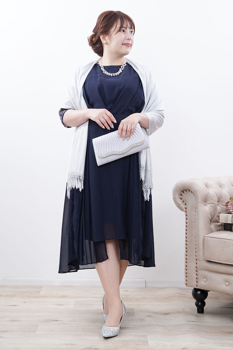 ネイビーのフィッシュテールシフォンドレス