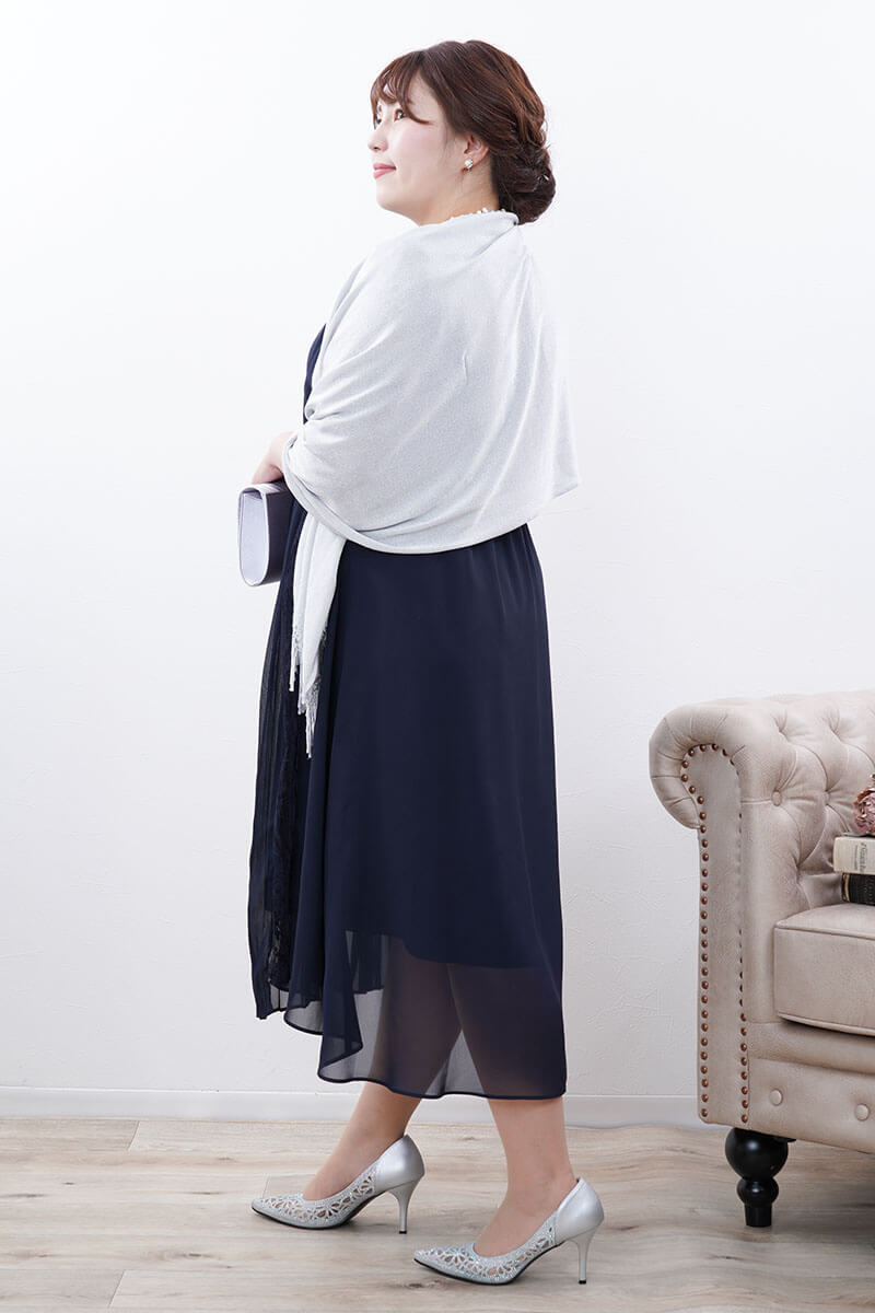 ネイビーのフィッシュテールシフォンドレス