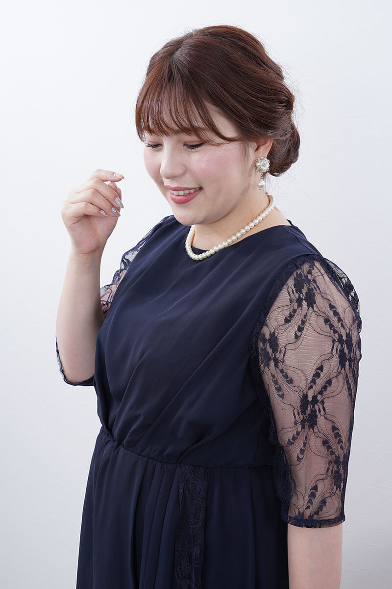 ネイビーのフィッシュテールシフォンドレス