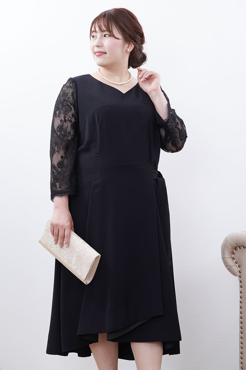 ブラックのレーススリーブエレガントドレス