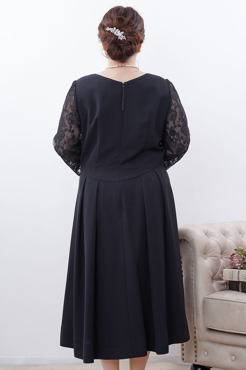 ブラックのレーススリーブエレガントドレス