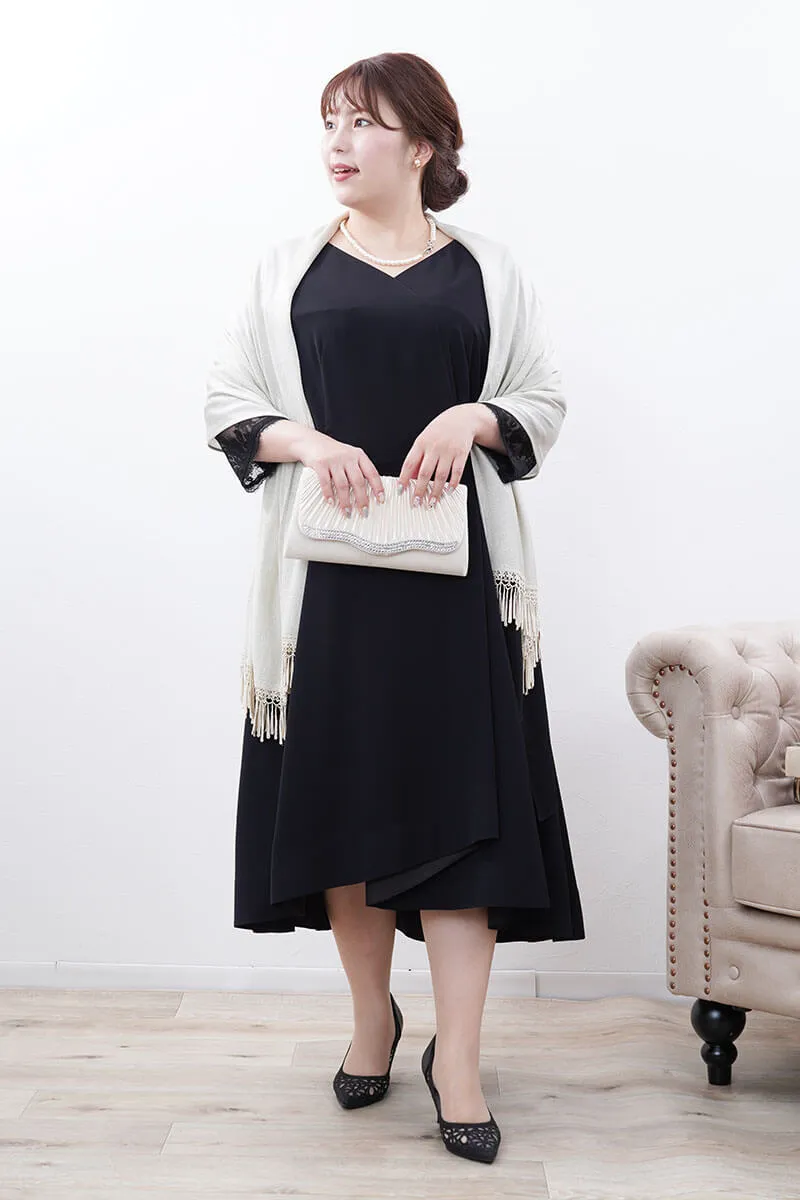 ブラックのレーススリーブエレガントドレス