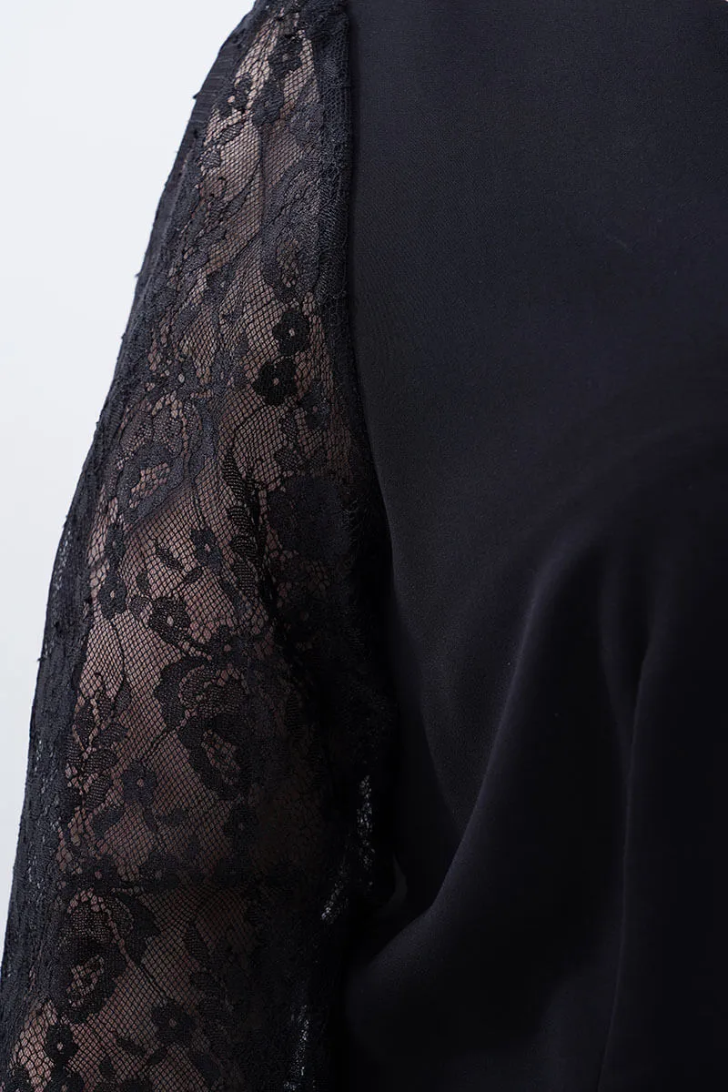 ブラックのレーススリーブエレガントドレス