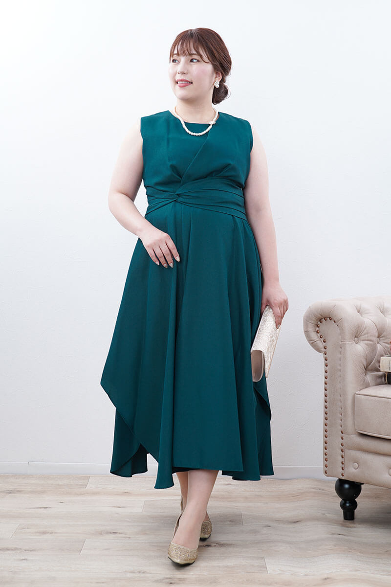 グリーンのウエストモチーフフレアドレス