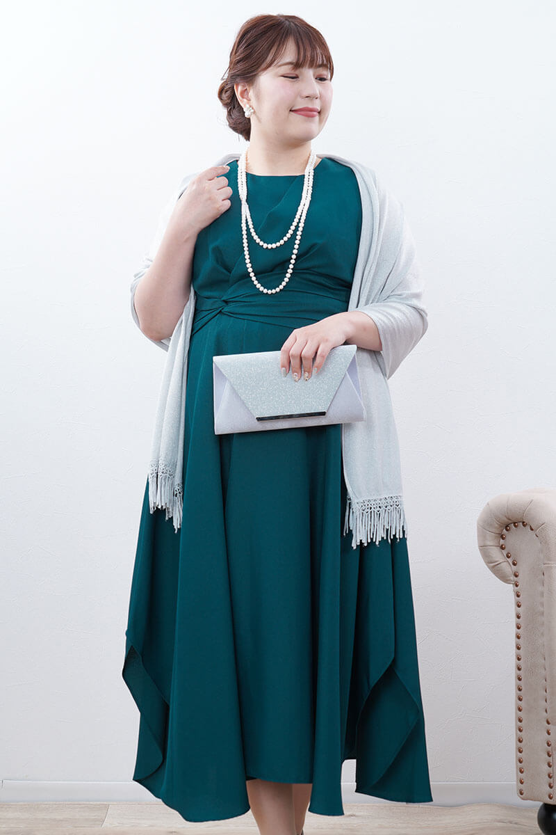 グリーンのウエストモチーフフレアドレス