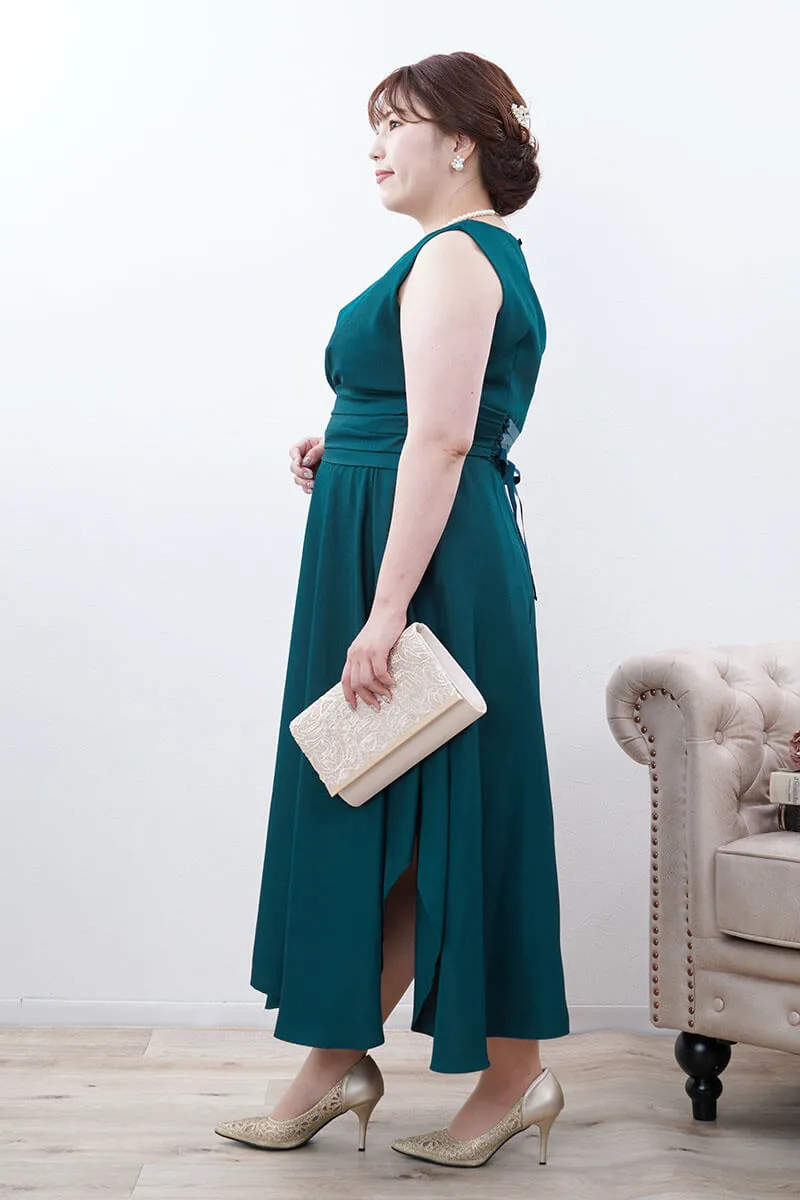 グリーンのウエストモチーフフレアドレス