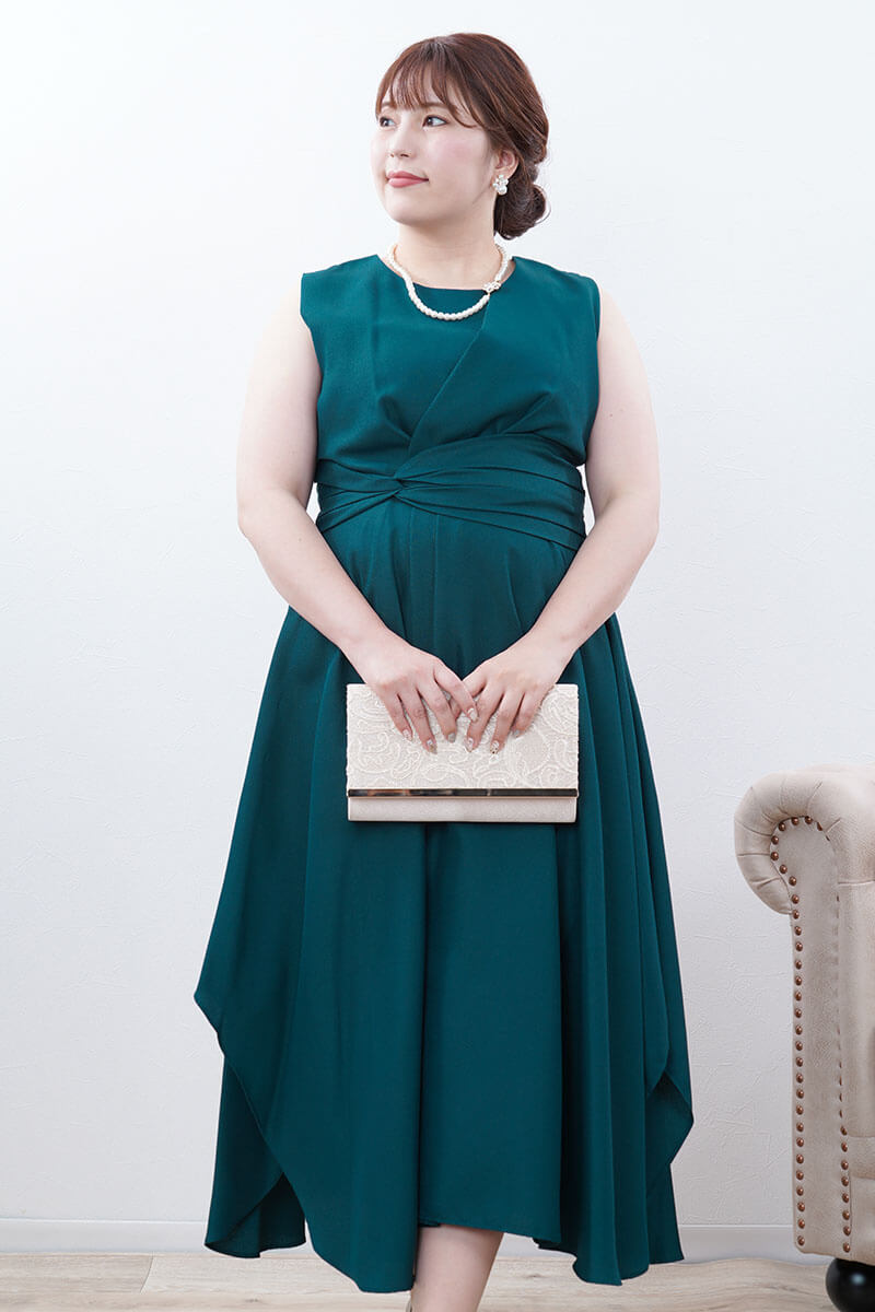 グリーンのウエストモチーフフレアドレス
