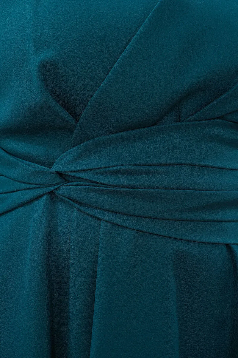 グリーンのウエストモチーフフレアドレス