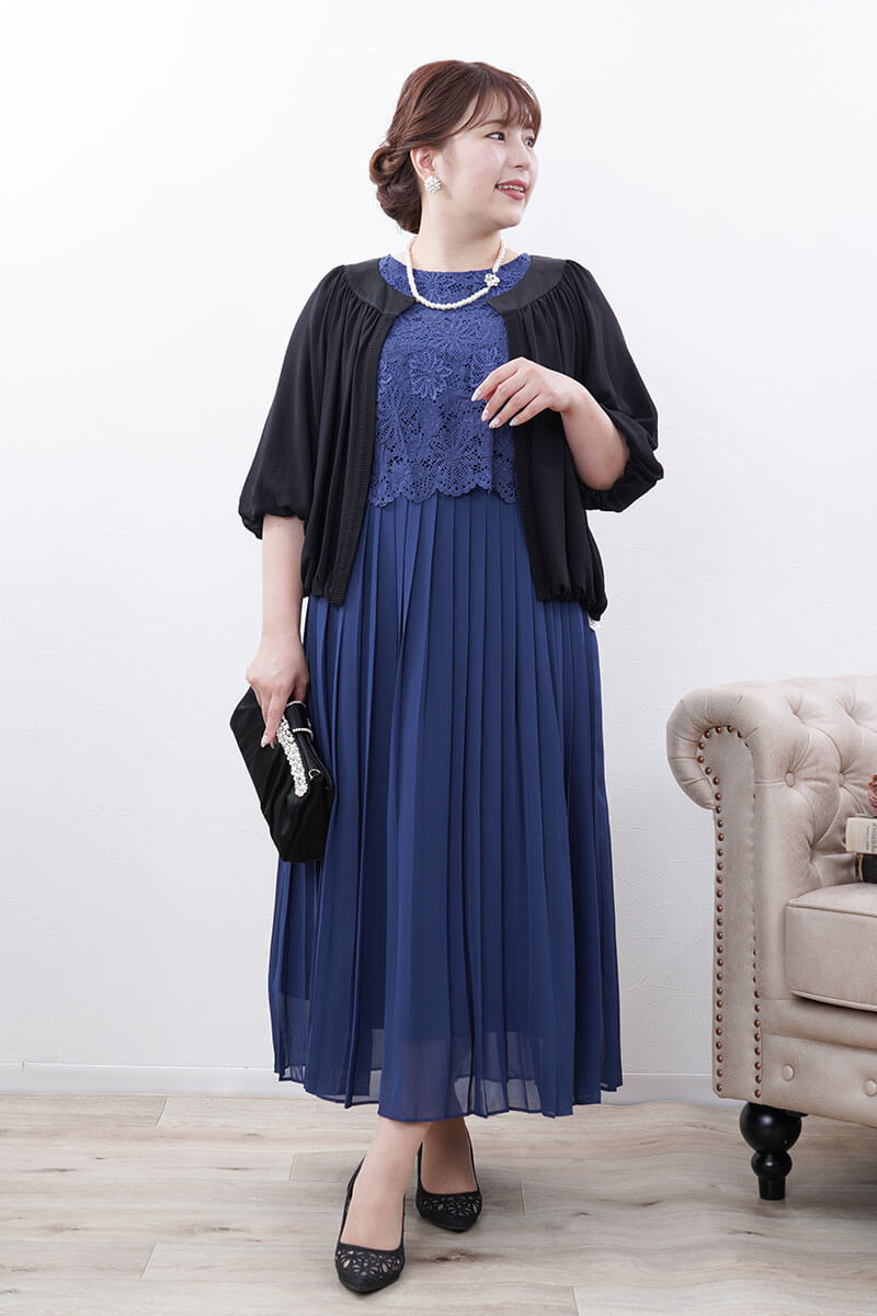 ブルーのフラワーレースプリーツドレス