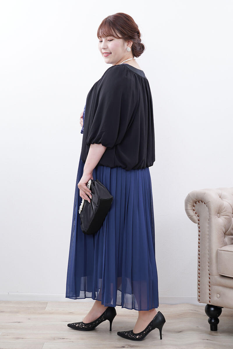 ブルーのフラワーレースプリーツドレス