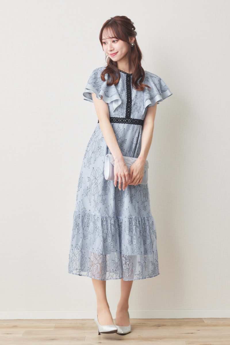 シルバーの花形イヤリング