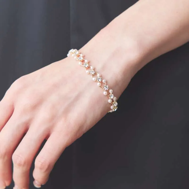 パールとストーンのチェーンブレスレット(ゴールド)