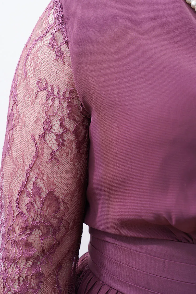 ダークパープルのレースプリーツ切替ドレス