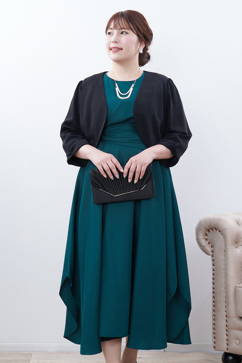 グリーンのウエストモチーフフレアドレス