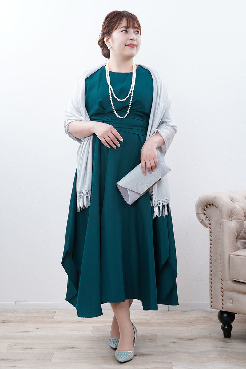 グリーンのウエストモチーフフレアドレス