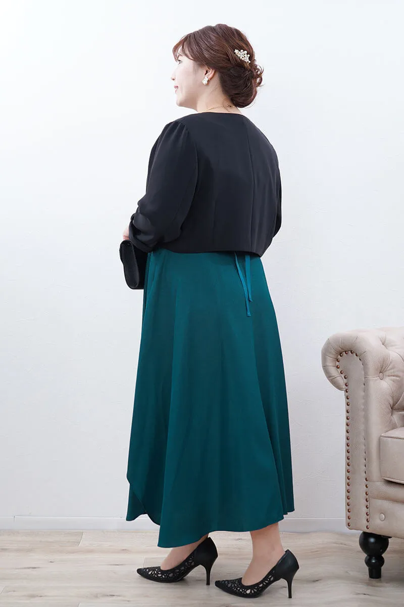 グリーンのウエストモチーフフレアドレス