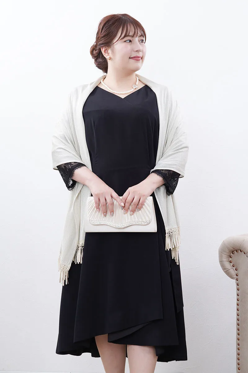 ブラックのレーススリーブエレガントドレス