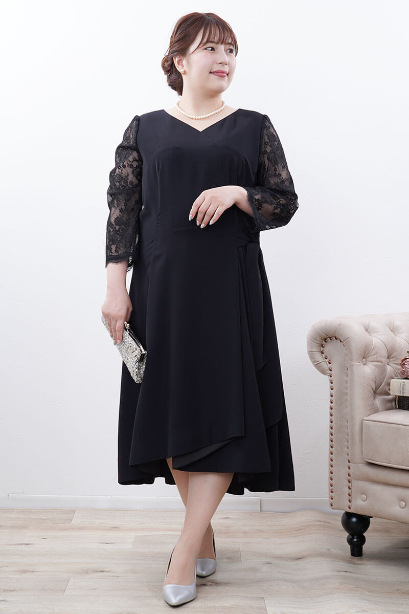 ブラックのレーススリーブエレガントドレス
