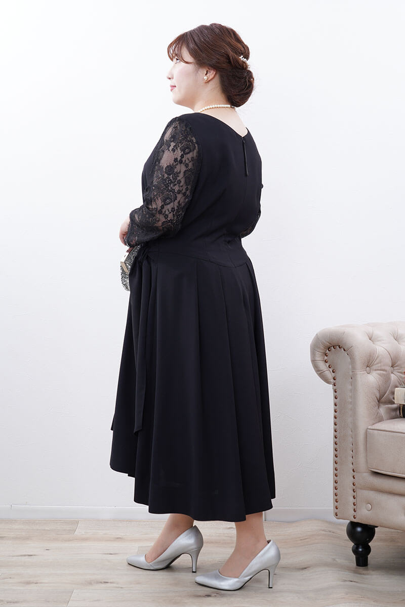 ブラックのレーススリーブエレガントドレス