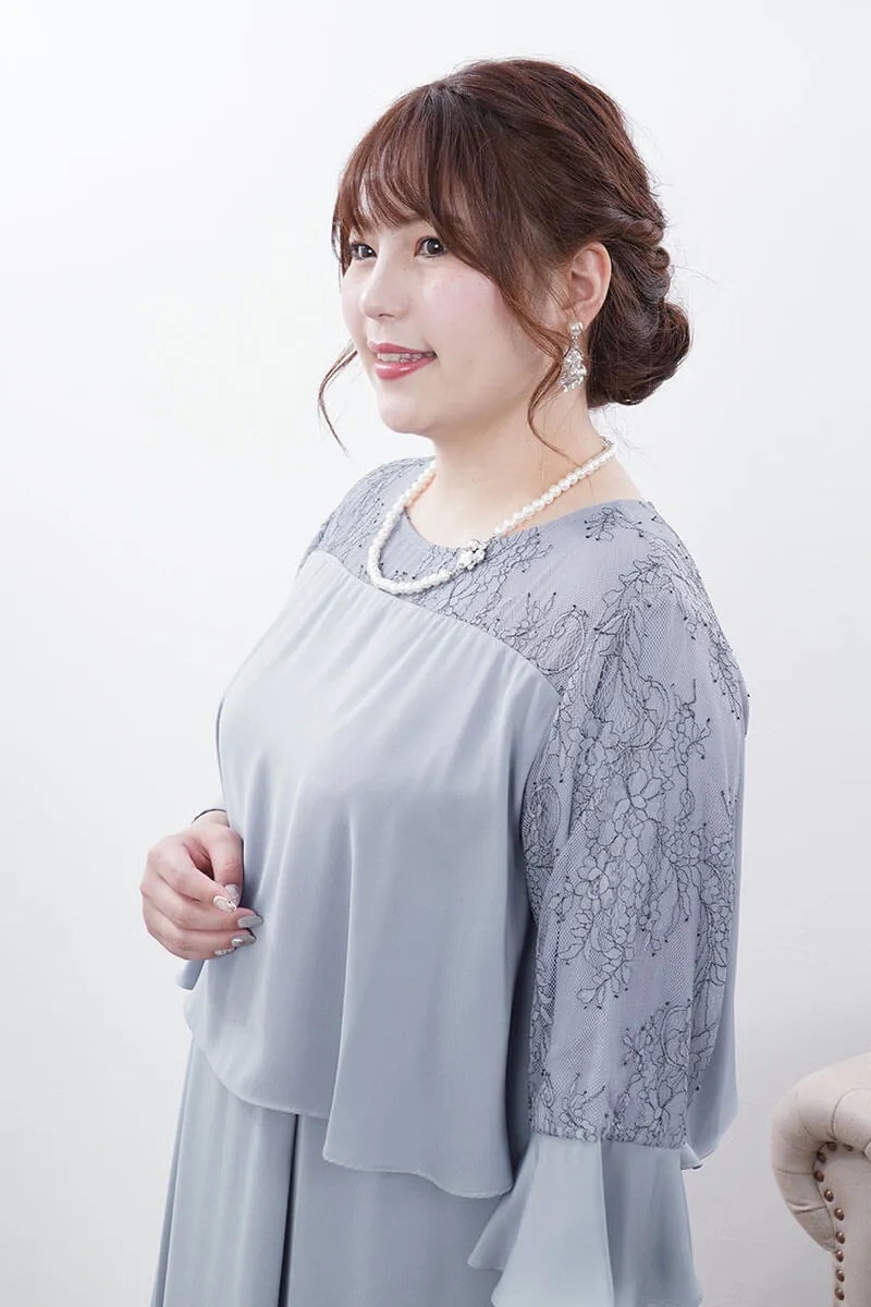 ブルーのフレアレイヤードドレス