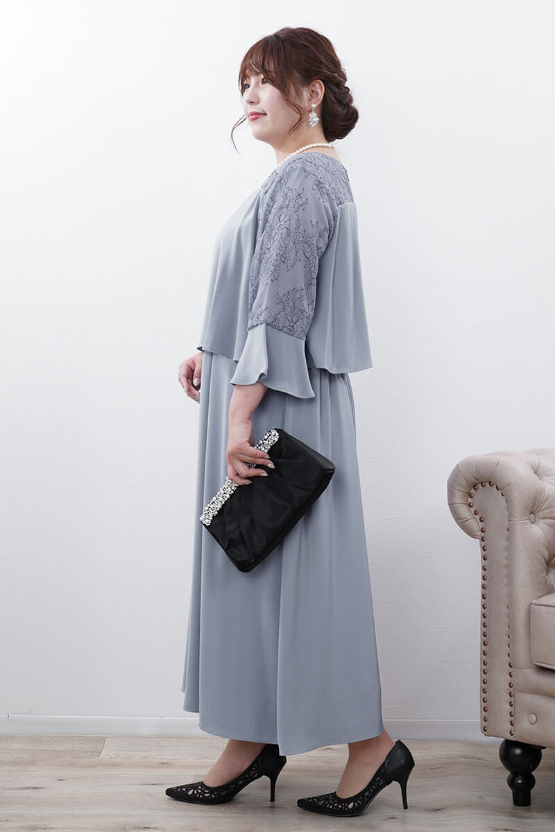 ブルーのフレアレイヤードドレス